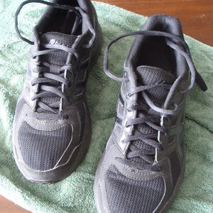 asics woman's running shoe, black, size 8